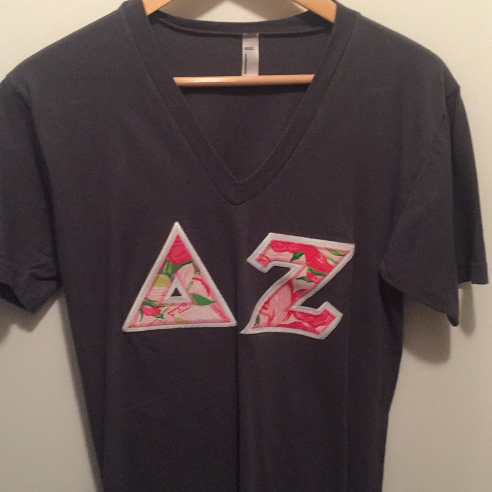 Delta Zeta Lilly Pulitzer stitch letter T-shirt S